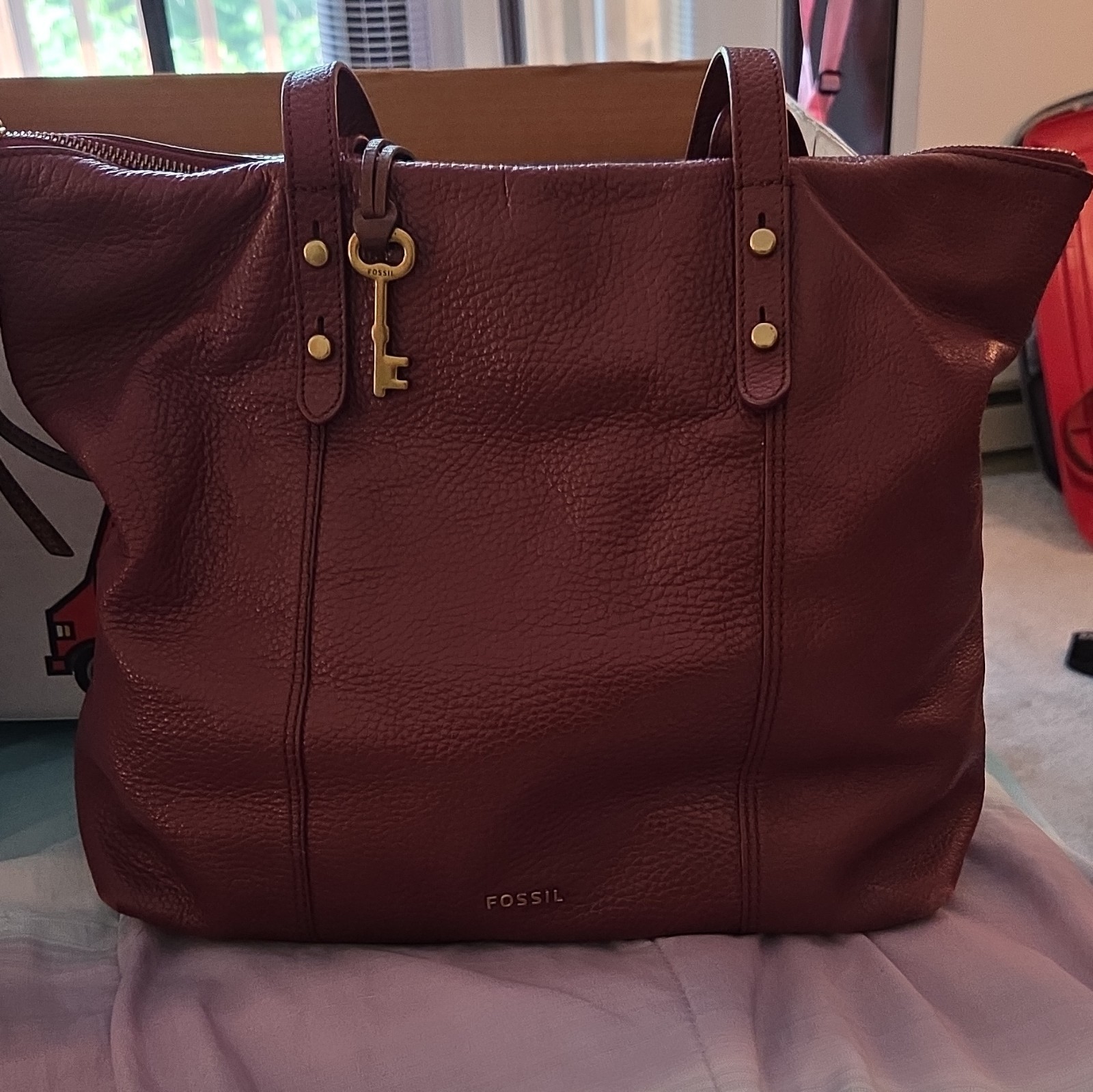 Fossil Large Women’s Burgundy Pebbled Zip Tote Shoulder Bag w/ Key Holder