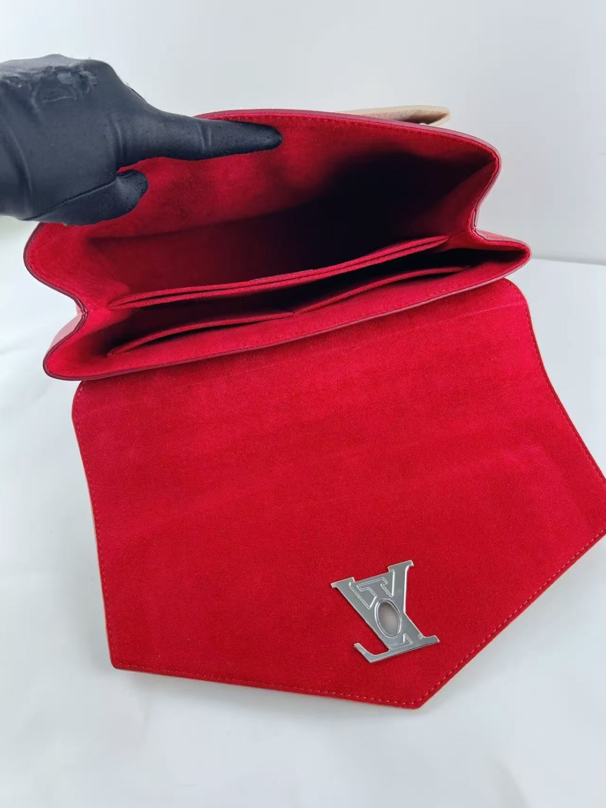 Louis Vuitton Lockme Messenger Bag Multi-Color 28x21x11cm 99% New Crossbody