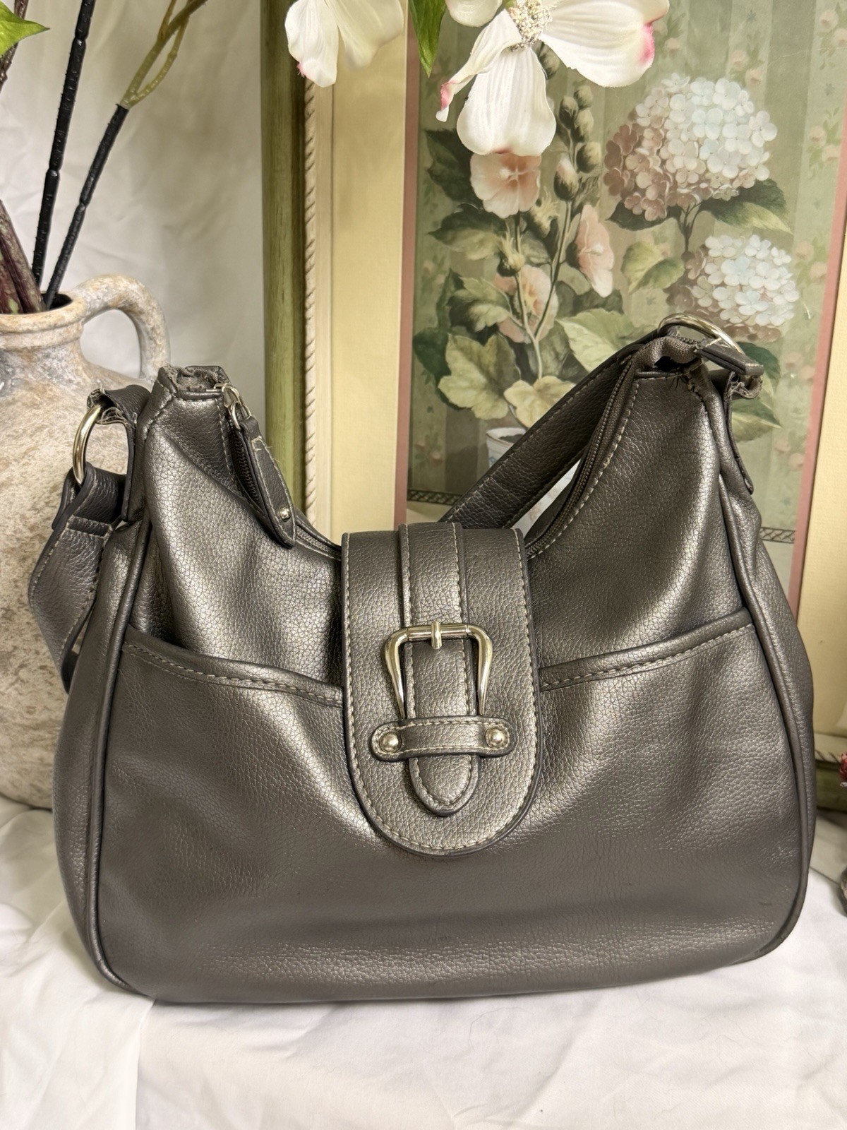 Croft & Barrow Women’s Gray Shoulder Bag Buckle Accent Crossbody Strap Pockets