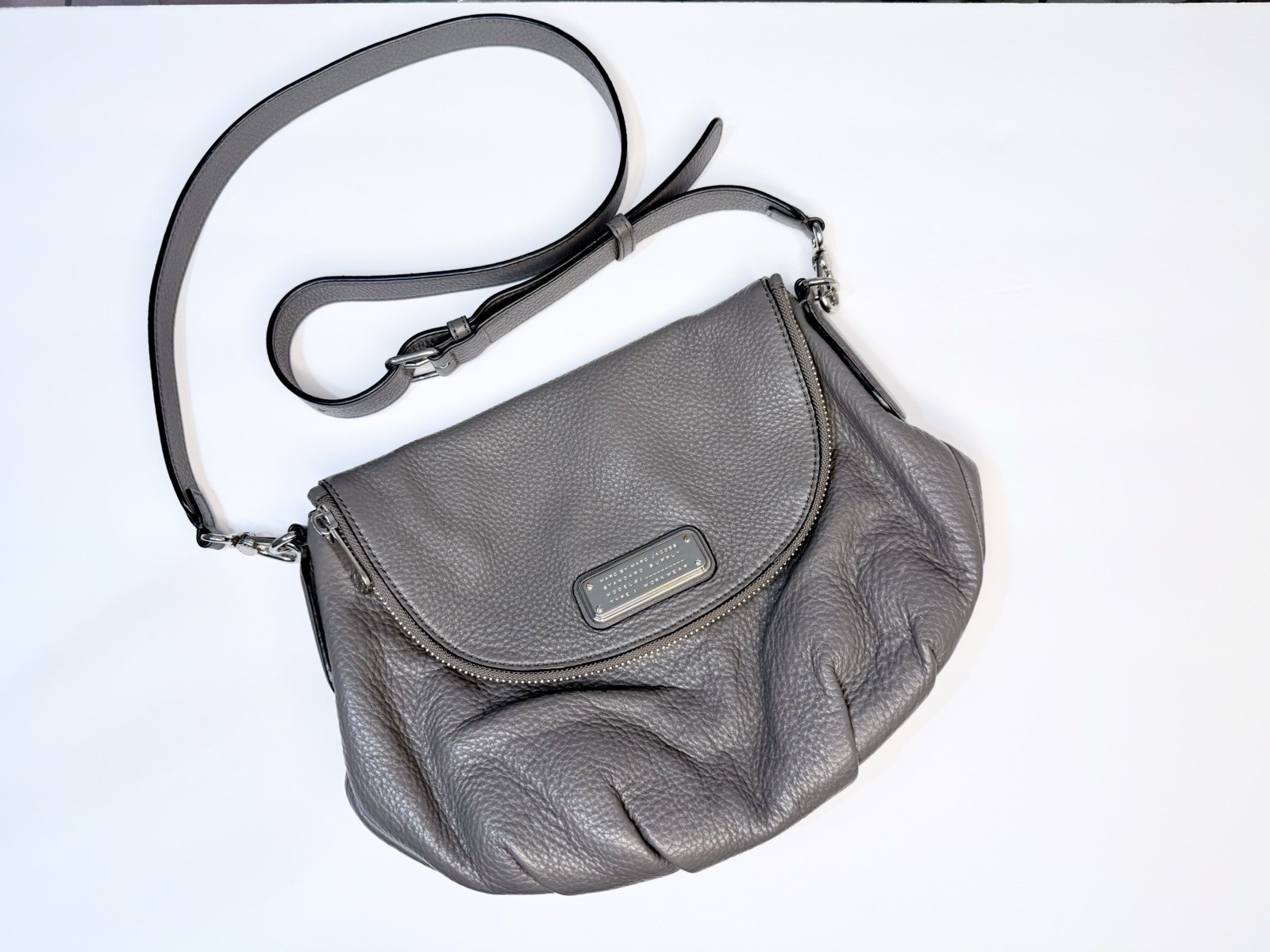 MARC JACOBS Classic Q NATASHA Gray Grey Crossbody Shoulder Bag Purse Excellent