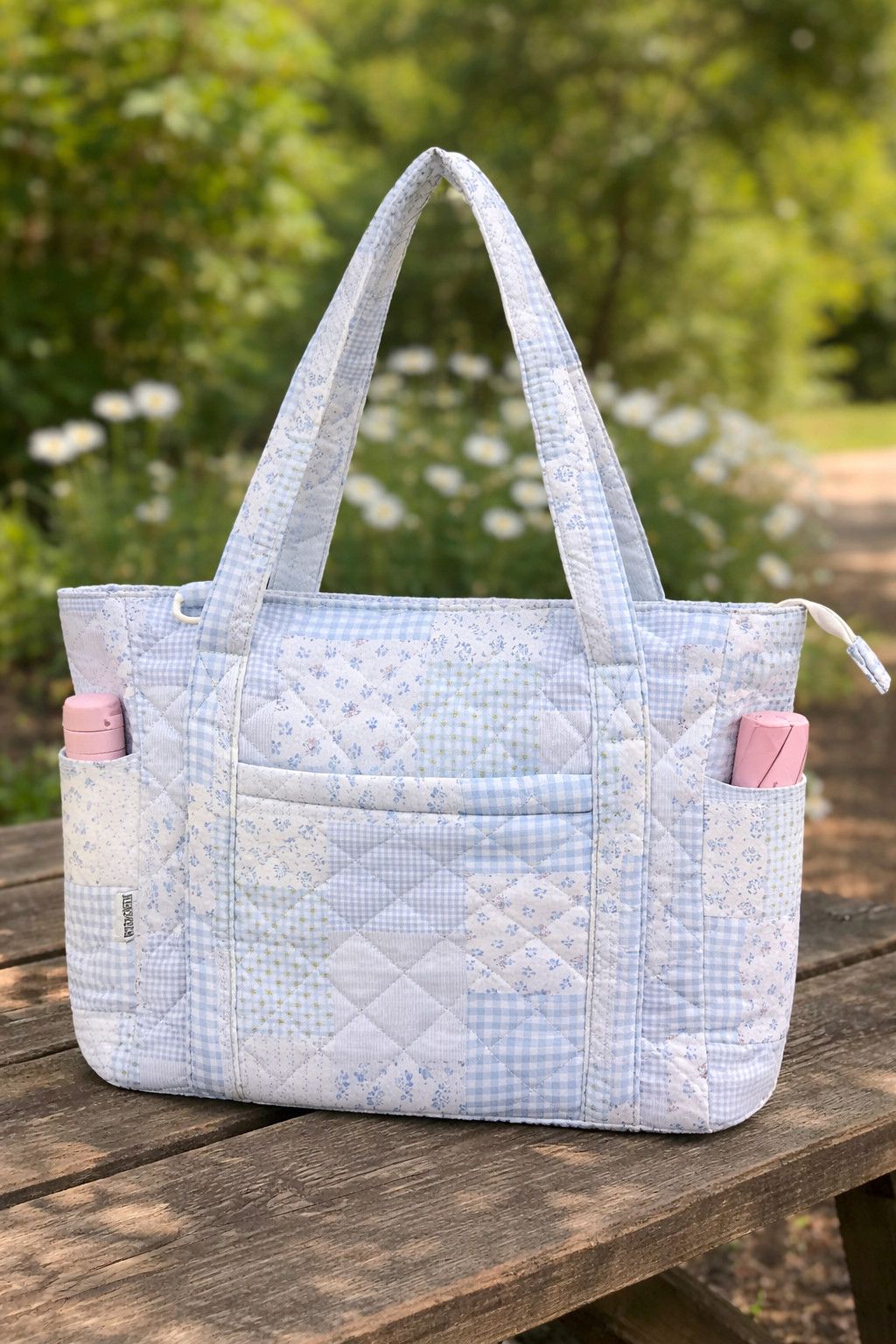Quilted Tote Bag for Women, Lightweight Quilted Bag with Zipper, Blue Floral