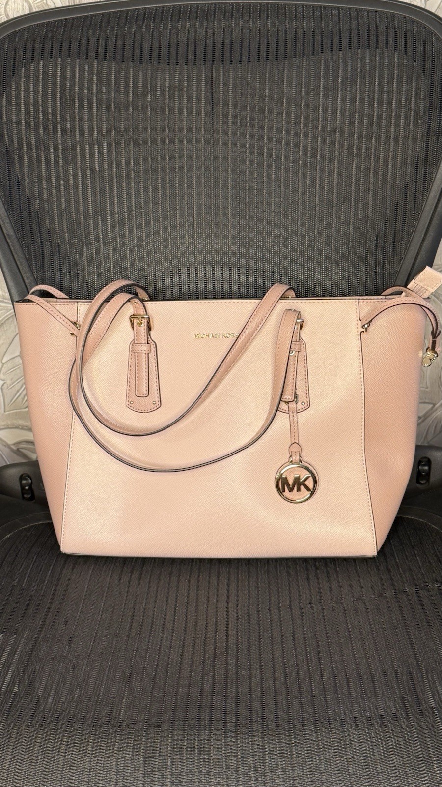 Lovely…Michael Kors Jet Set Travel Large Saffiano Leather Tote Blush Pink NWT