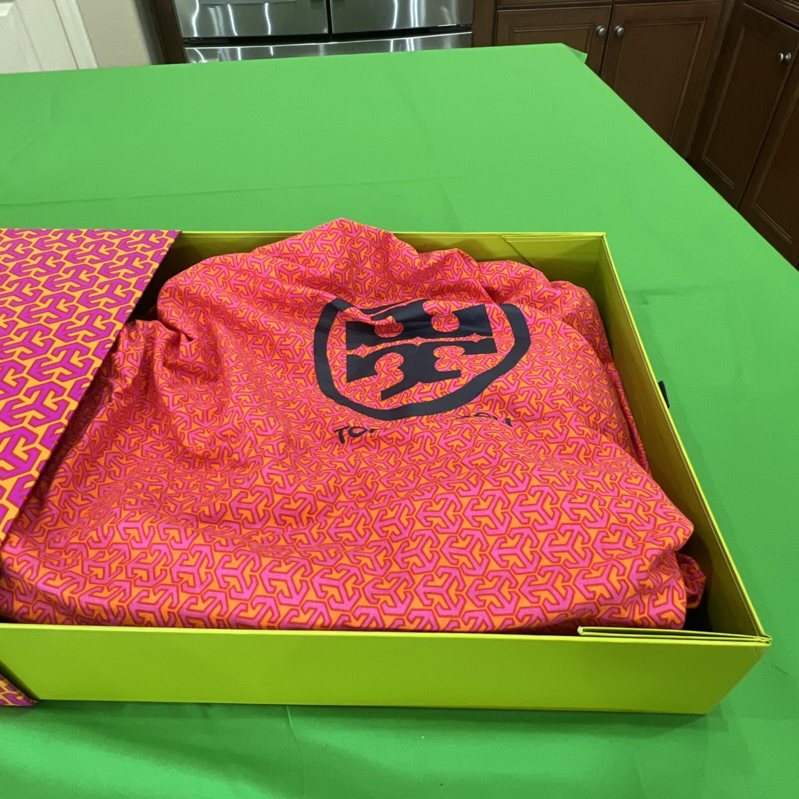 Tory Burch Amanda Large Black Pebbled Leather Handbag Purse in a Box /Dust Cover