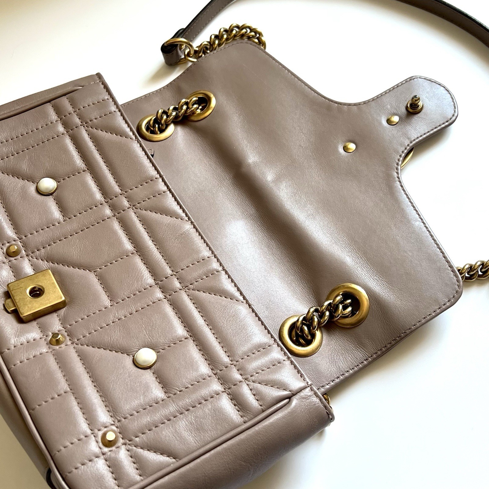 Gucci GG Marmont Matelassé Pearl Studded Calfskin Shoulder Bag Flap Purse 443497