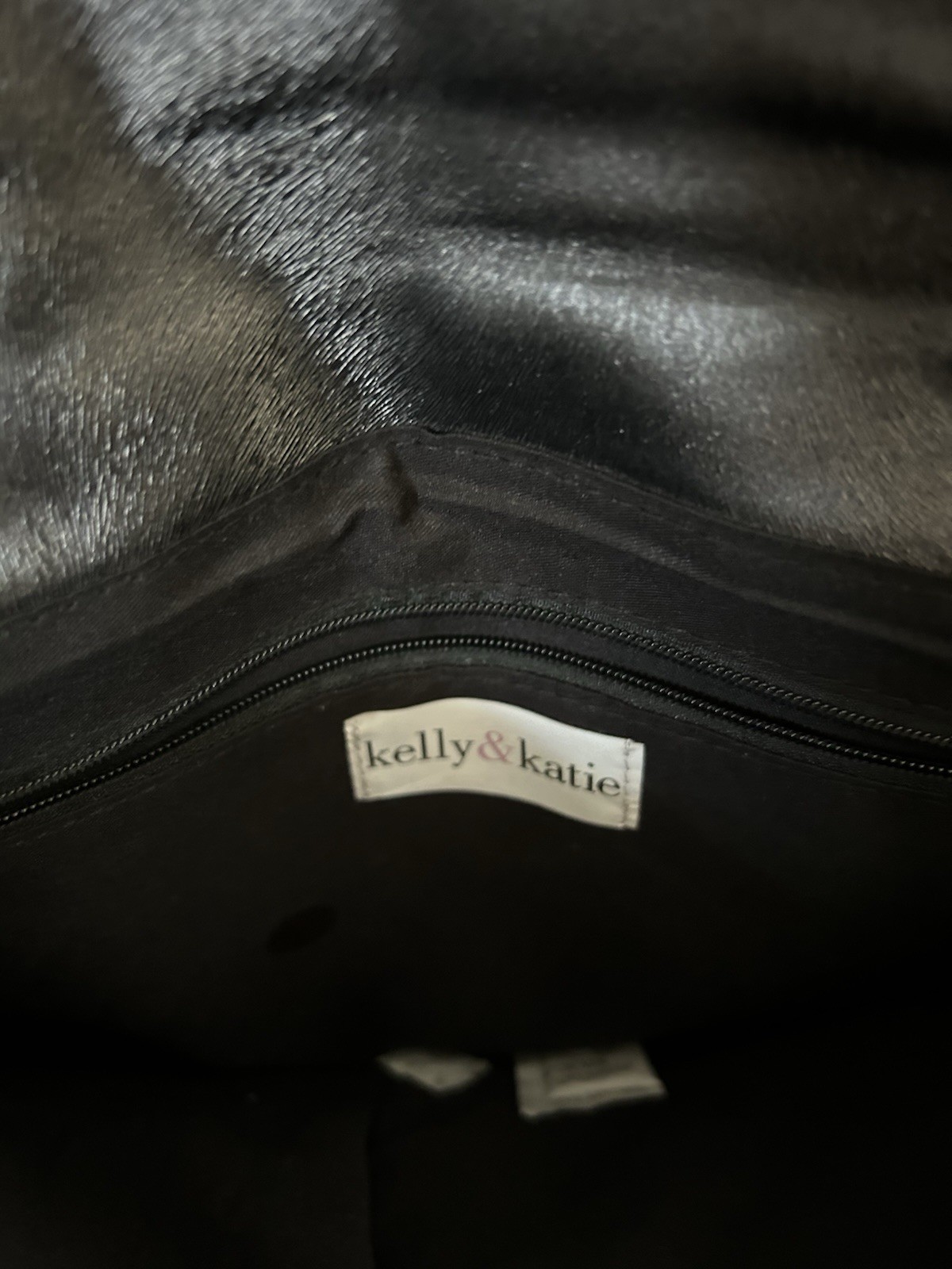 Kelly & Katie Black Crossbody Bag Silver Chain Strap Magnetic Closure Pockets