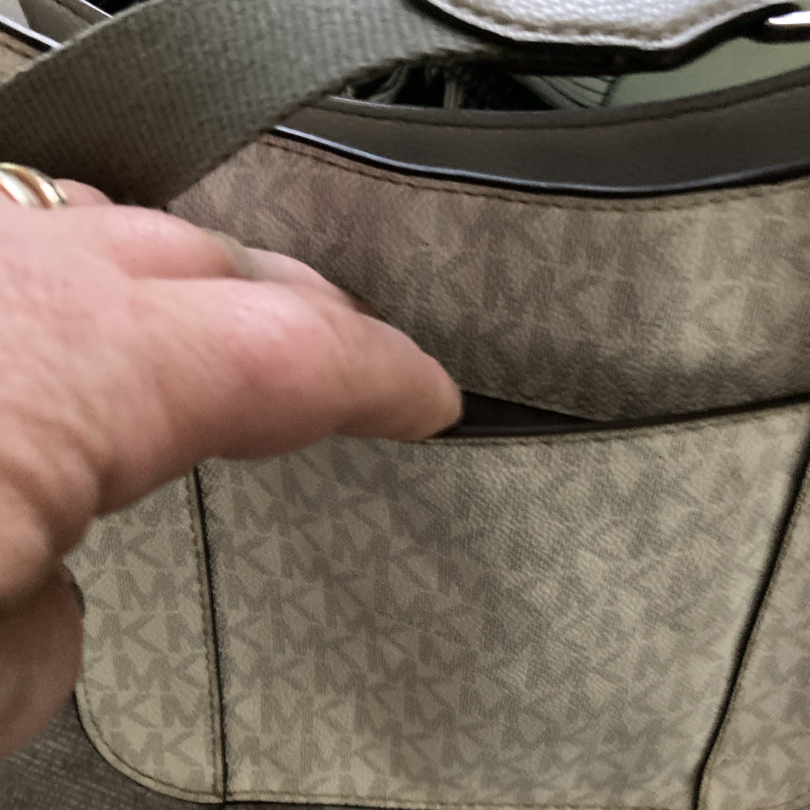 michael kors handbag used and Michael kors wallet as well you get both of them!!