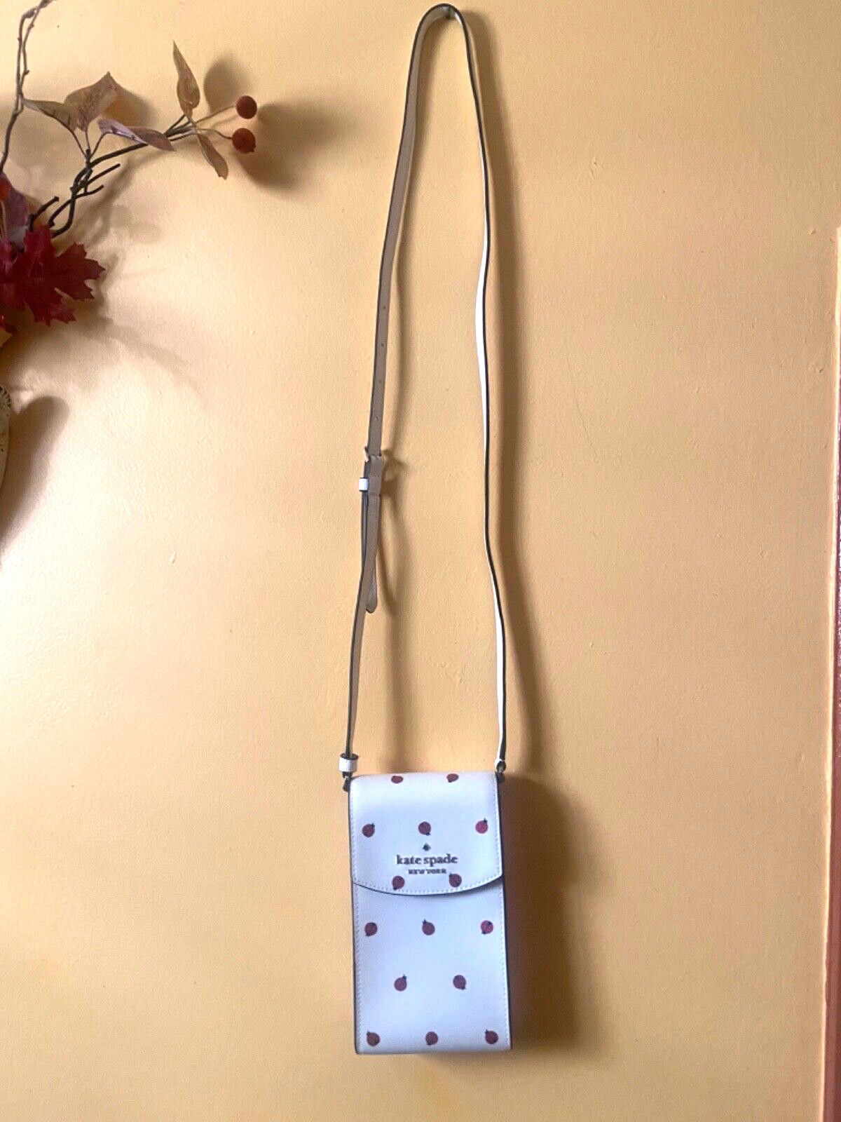 Kate Spade Madison North South Flap Phone Crossbody Black Glitter Wiru1223Opens