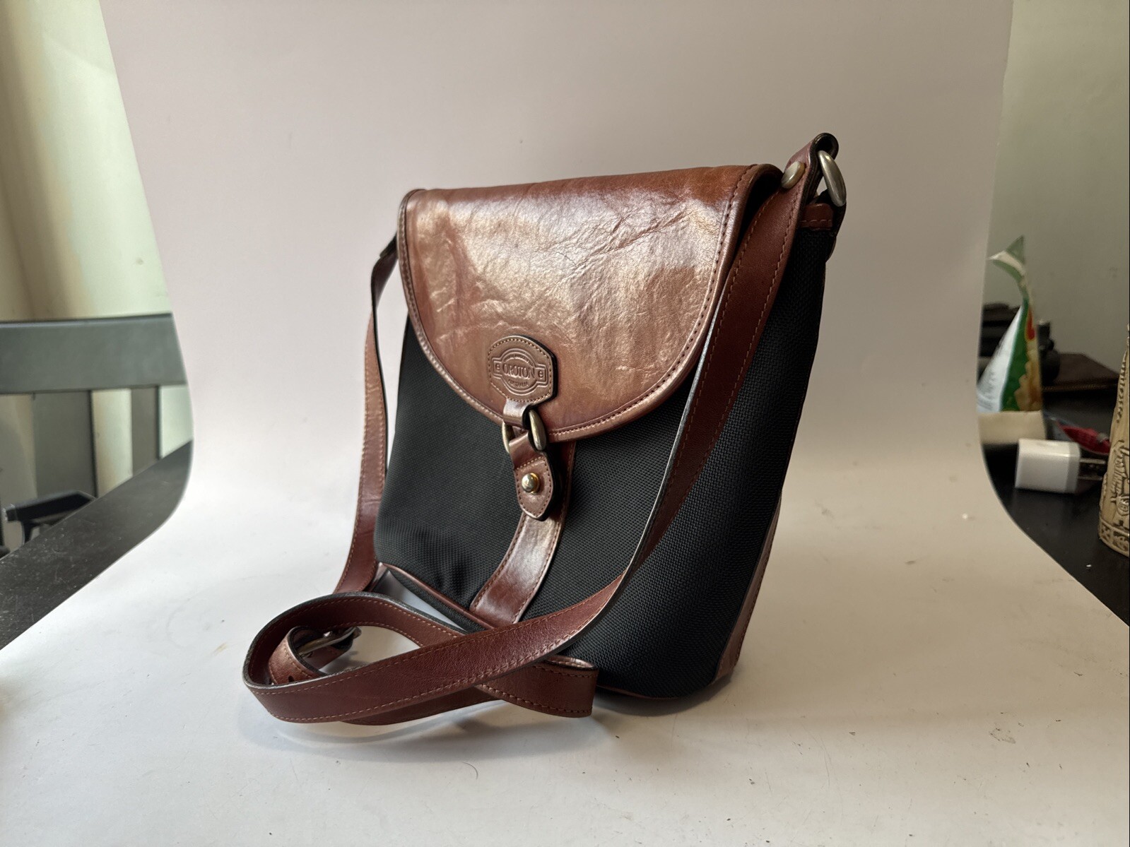 Oroton Genuine Australian Brown Cowhide Leather Purse Crossbody Shoulder Bag