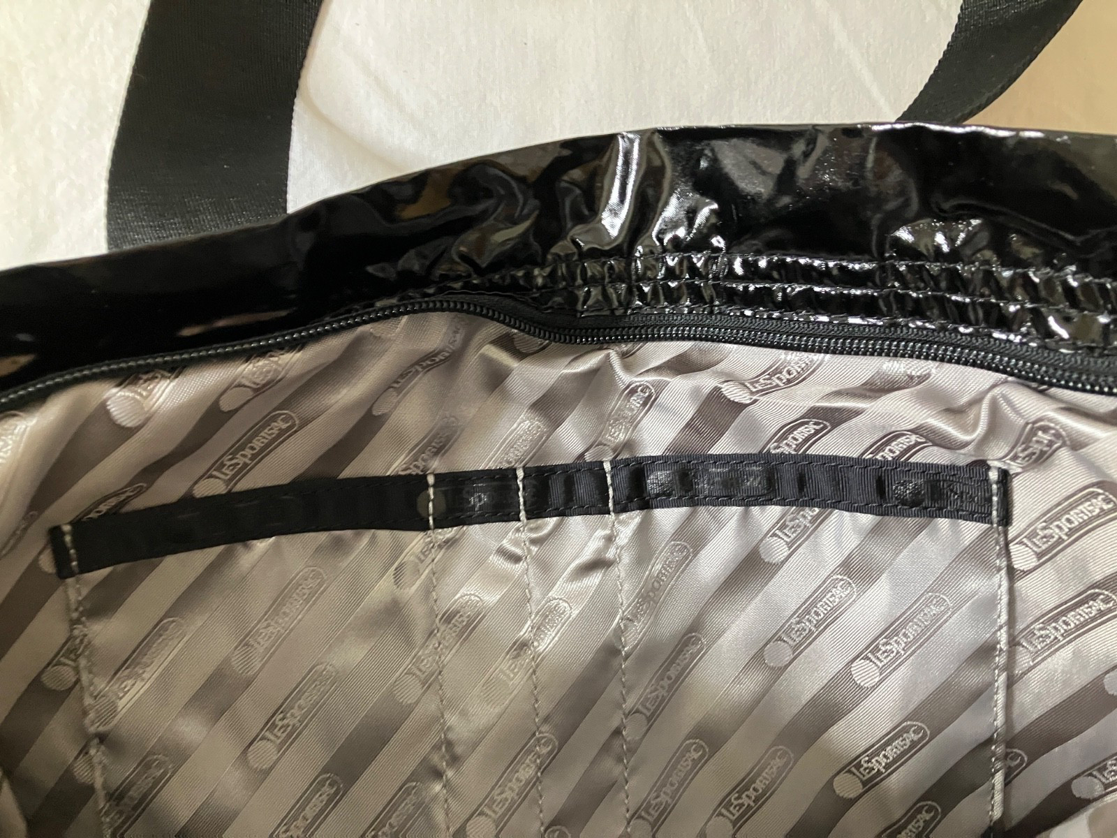 LeSportsac solid Black Shine puffy quilted medium tote bag, EUC!