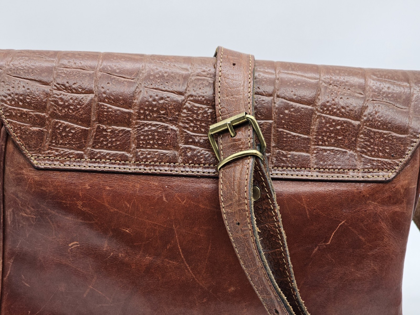 Vintage 80s El Campero Croc Embossed Brown Leather Fold Over Bag Satchel Strap