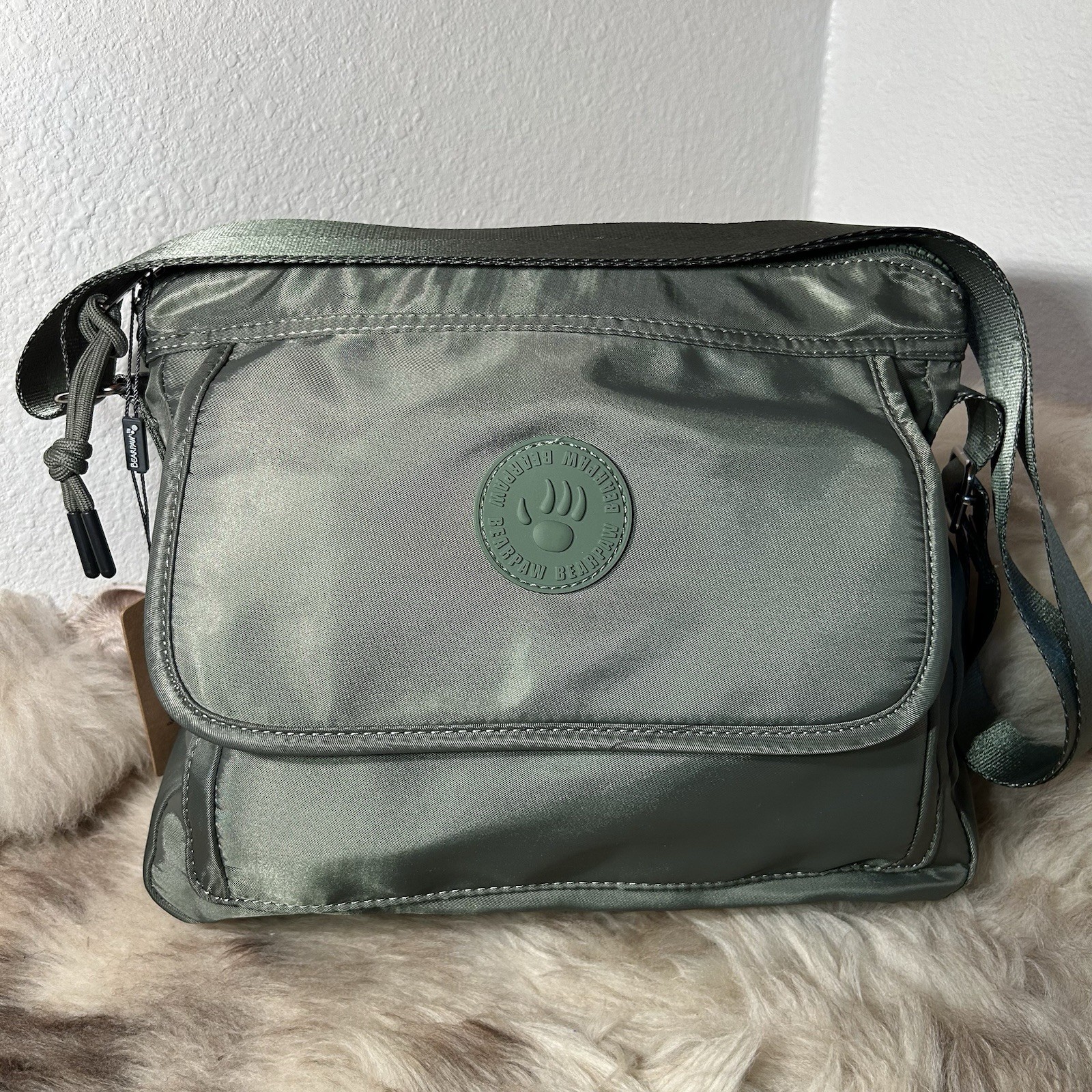 NWT Bearpaw Zip Tote Crossbody – Beautiful Olive