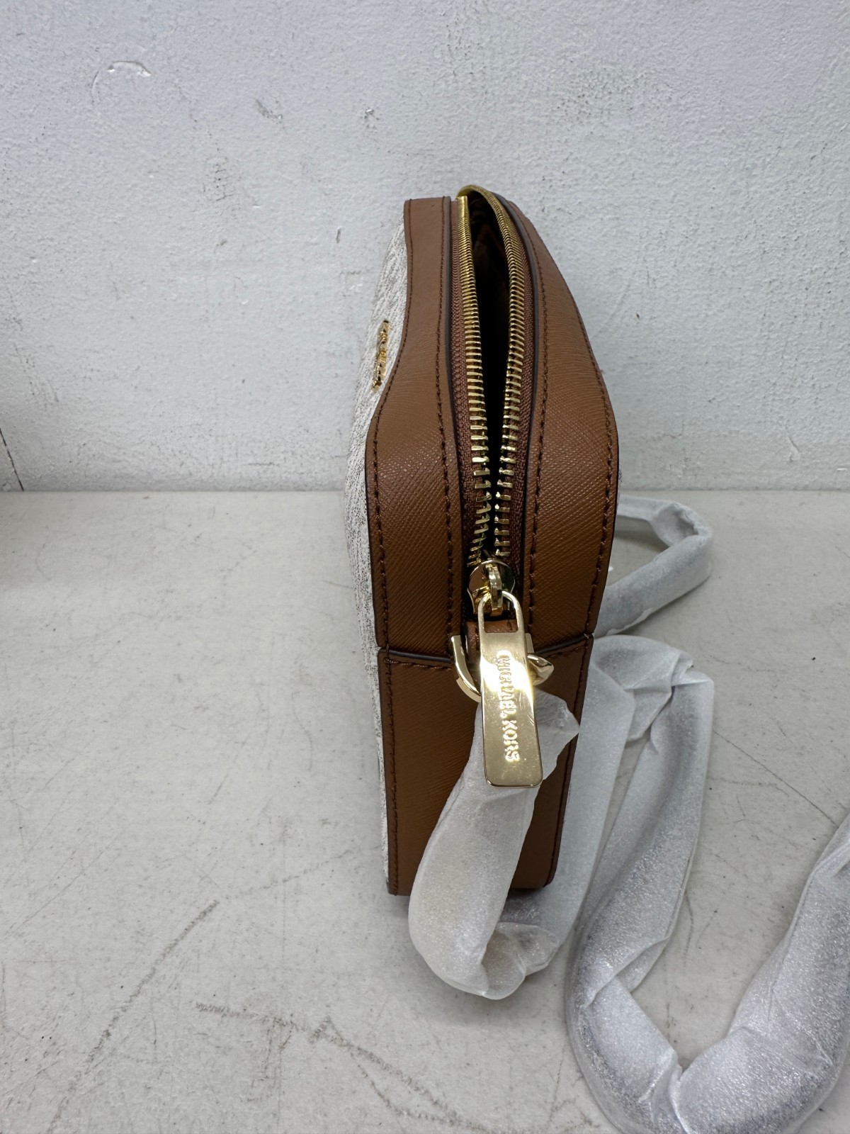 Michael Kors Jet Set Item Large East West Crossbody Chain Handbag Clutch Vanilla