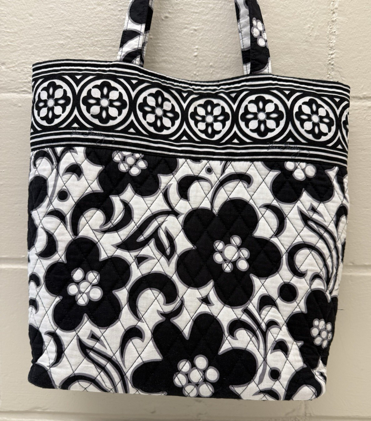 8 PC Lot Vera Bradley Black & White Tote/Purse/Lunch/Wristlets/ID Coin/Frame GUC