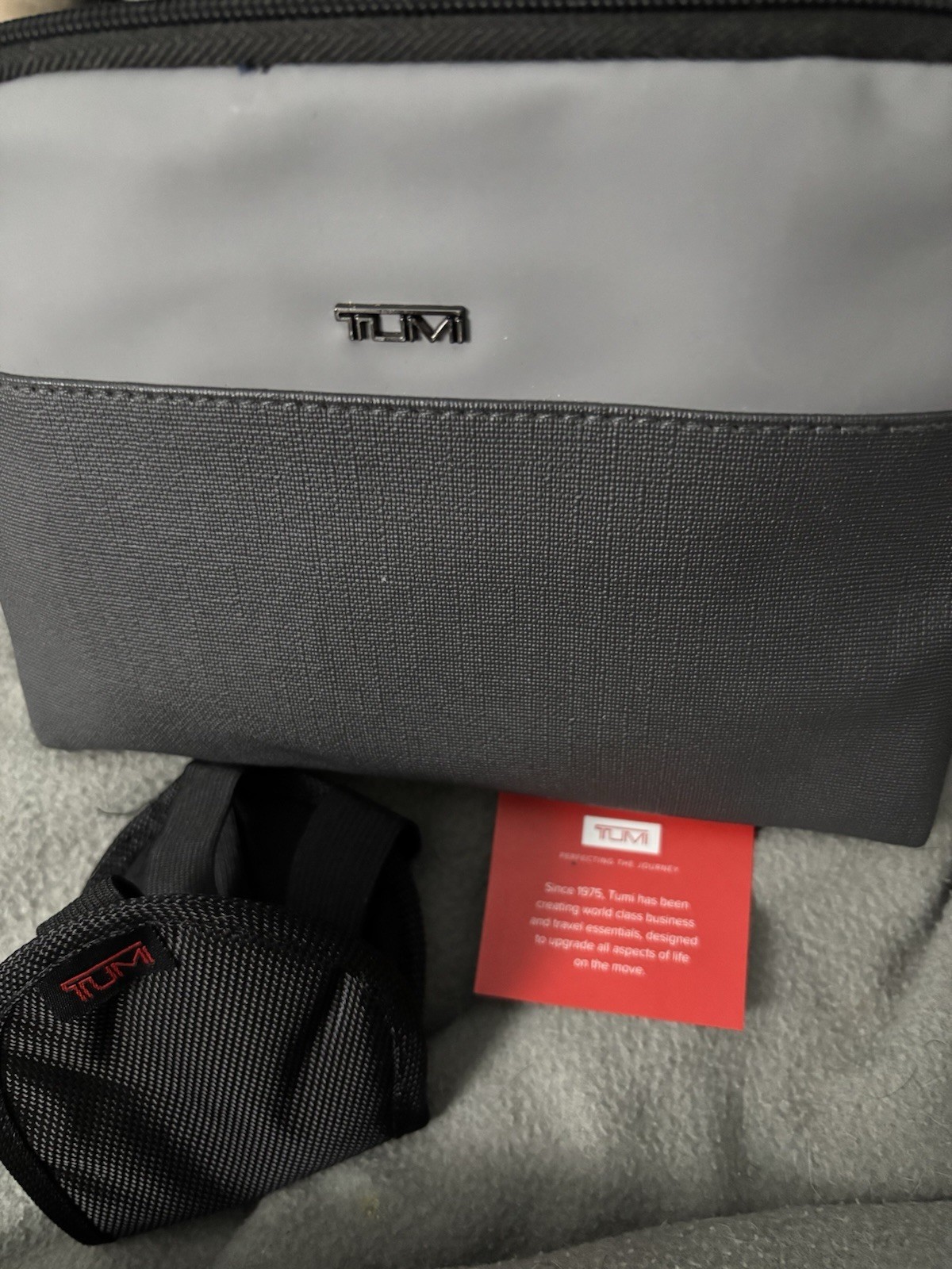 Tumi For Delta FIRST CLASS Pouch Cosmetic Beauty Bag Toiletries Eye Mask NEW