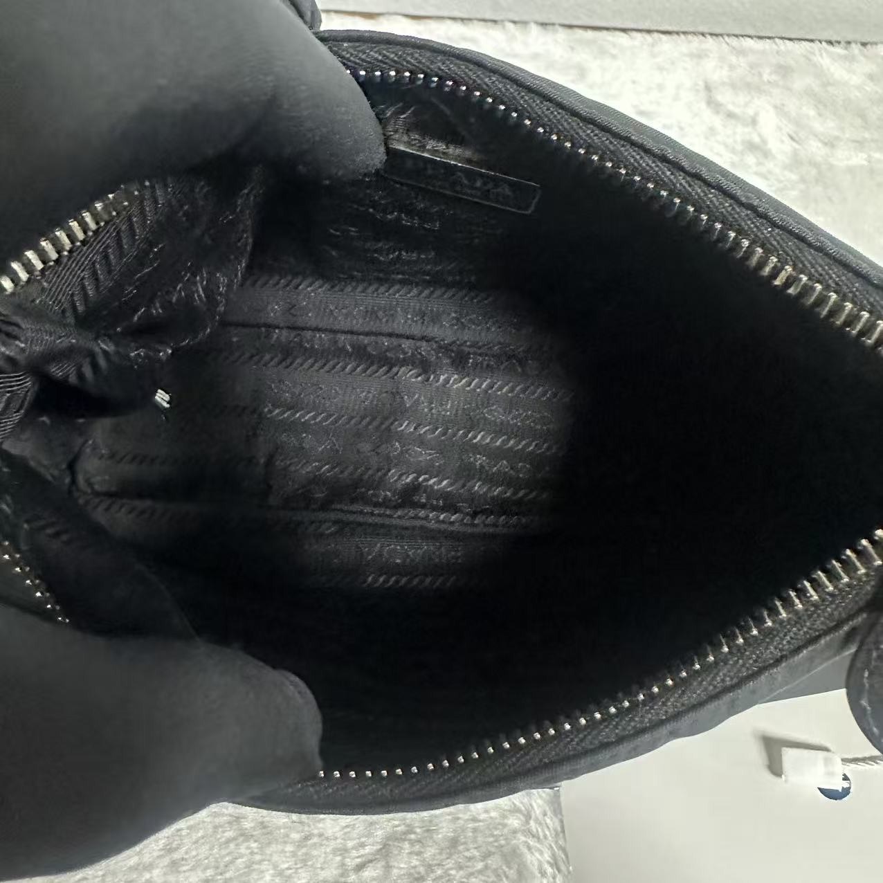 Prada Re-Edition 2005 Hobo Bag Black Nylon silvery Hardware 2WayBag