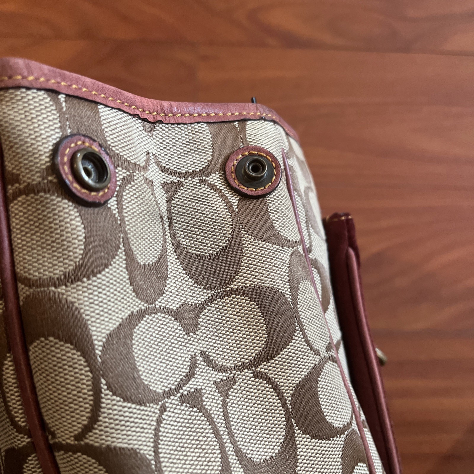 COACH SPECIAL EDITION SIGNATURE C BURGUNDY SUEDE and LEATHER 7065 READ