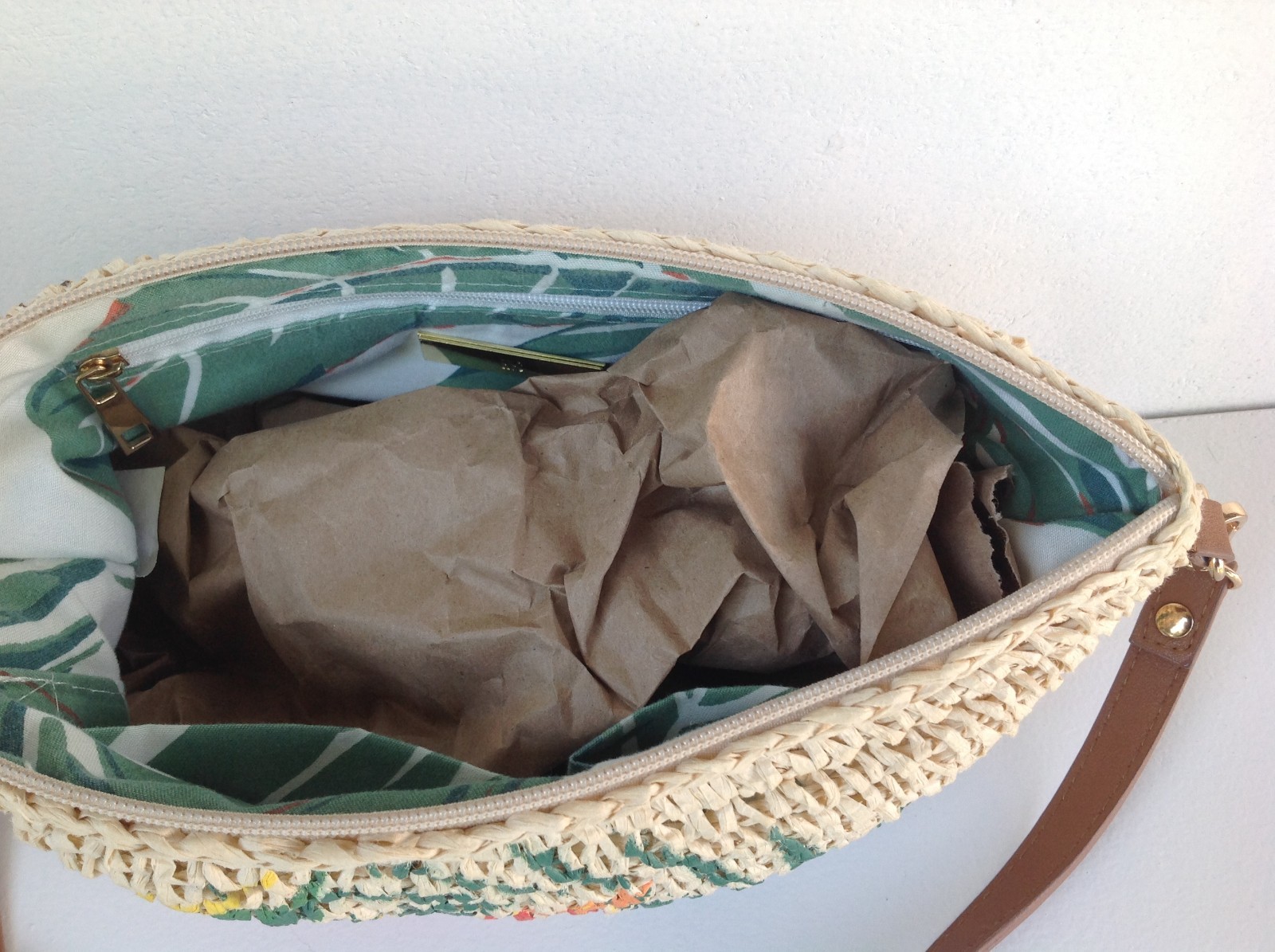 Tropical straw purse/handbag with shoulder strap *missing closing zipper*