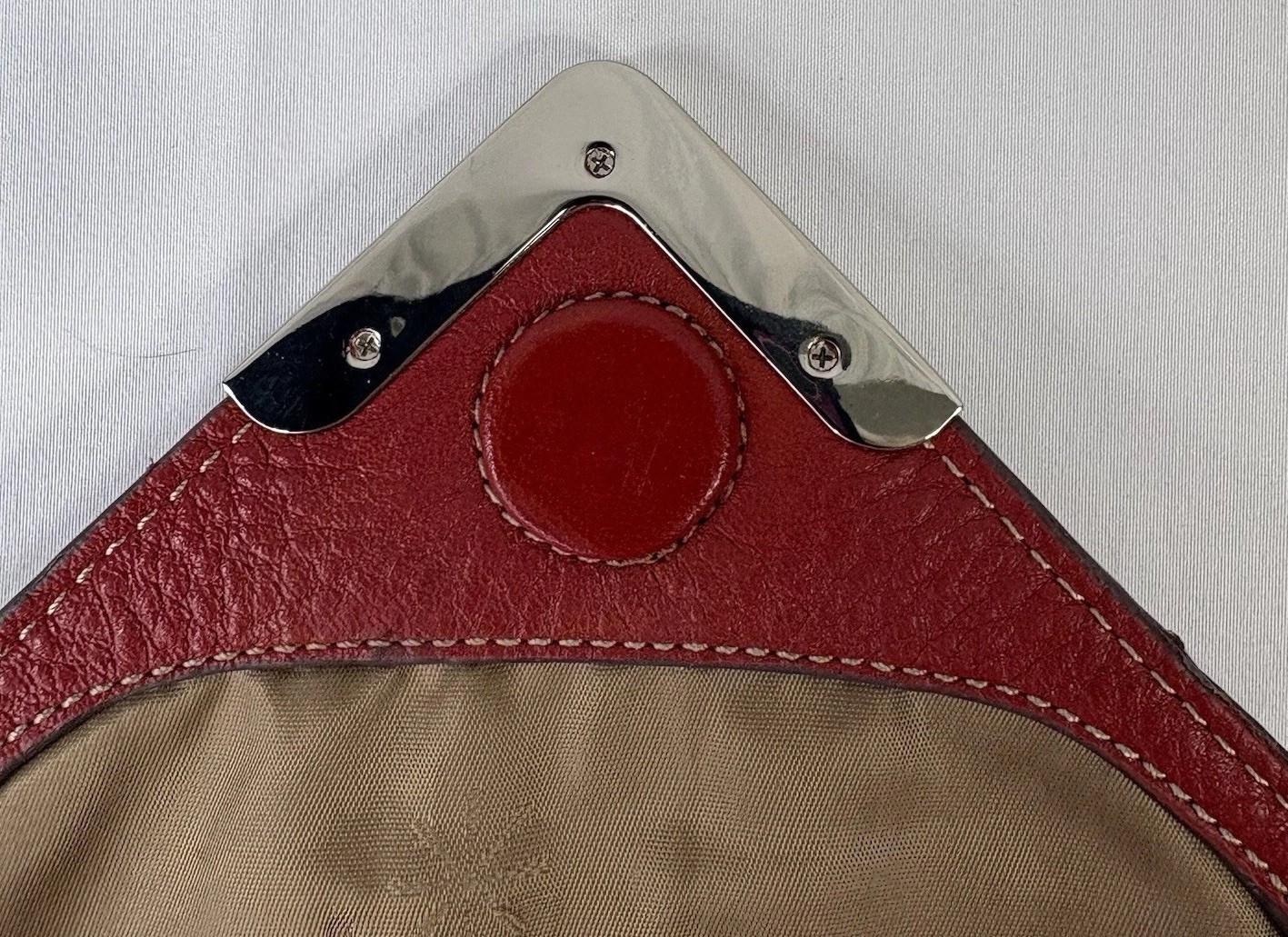 Isaac Mizrahi Live! Y2K Red Pebbled Leather Crossbody Bag Silver V-Clip Chevron
