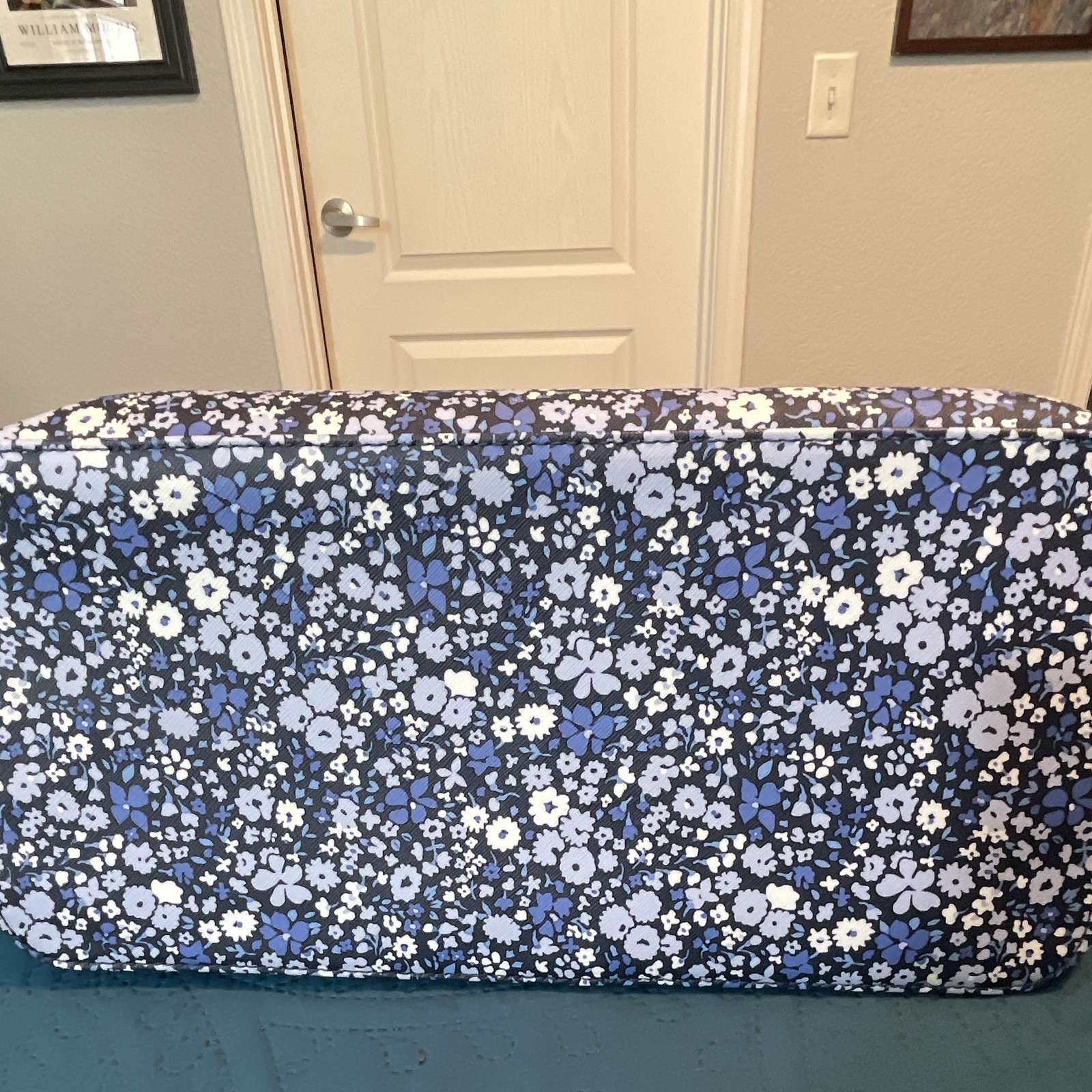 Michael Kors Blue/White Ditsy Floral Tote Bag Blue Shoulder Straps Zip Top