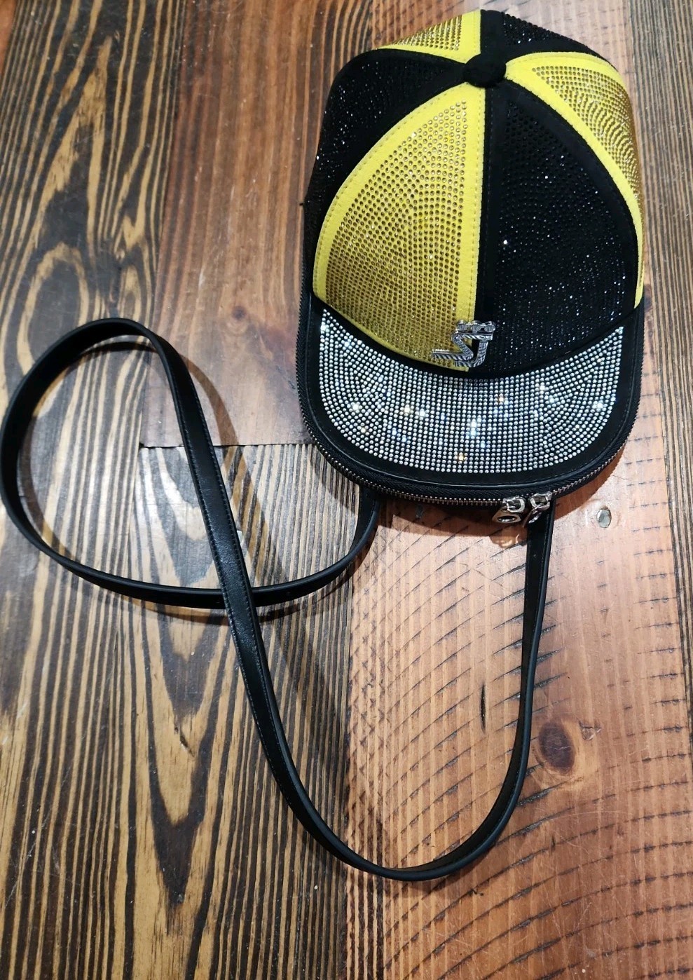 Shane Justin “NO CAP” Crossbody Purse, Excellent Cond. Y2K Streetwear
