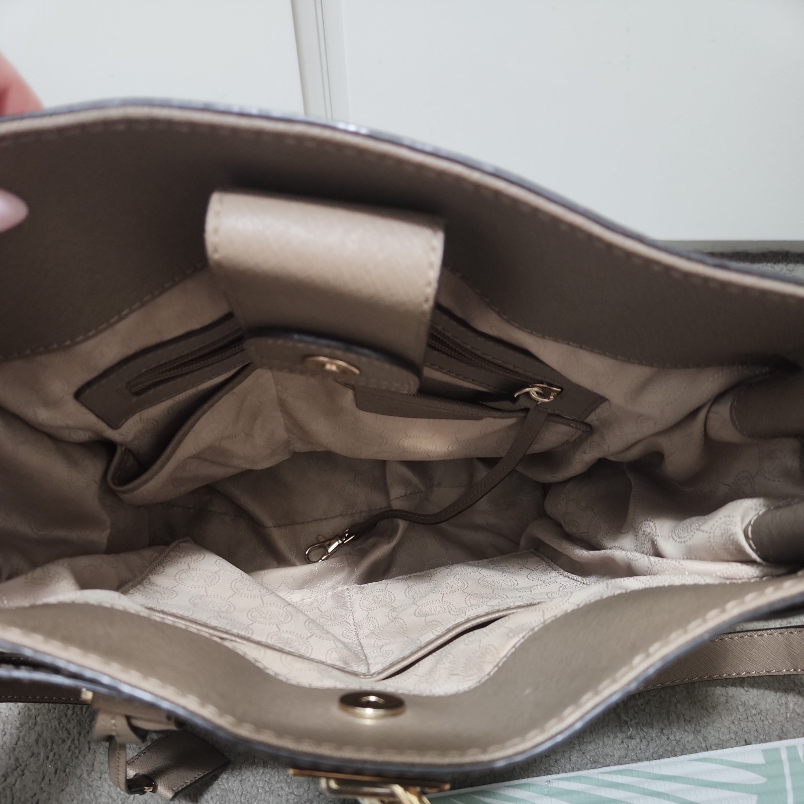 Michael Kors Saffiano Leather Large Hamilton NS Bag