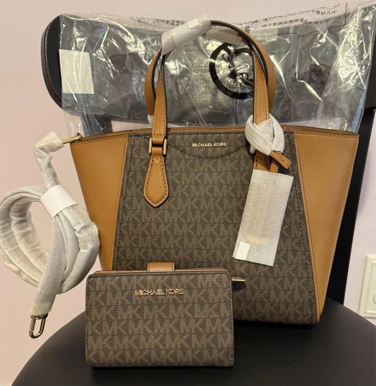MICHAEL KORS Taryn Signature Logo Crossbody Bag with Matching Jet Set Wallet