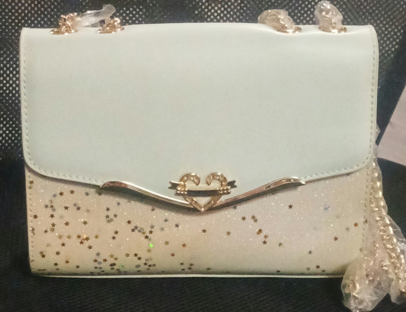 Women’s White Glitter Crossbody Bag Gold Tone Chain Strap Bow Pearl Charm Clasp