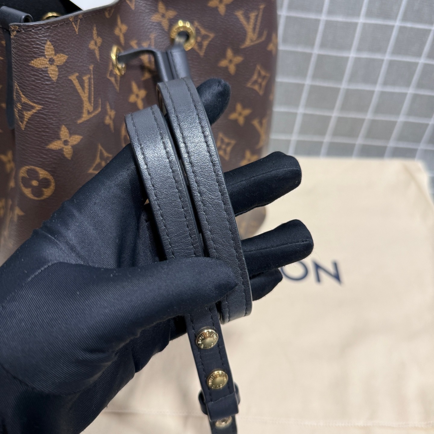Louis Vuitton Pre-Owned Authentic Néonoé Bucket Bag M44020 26.0x 26.0x 17.5 cm