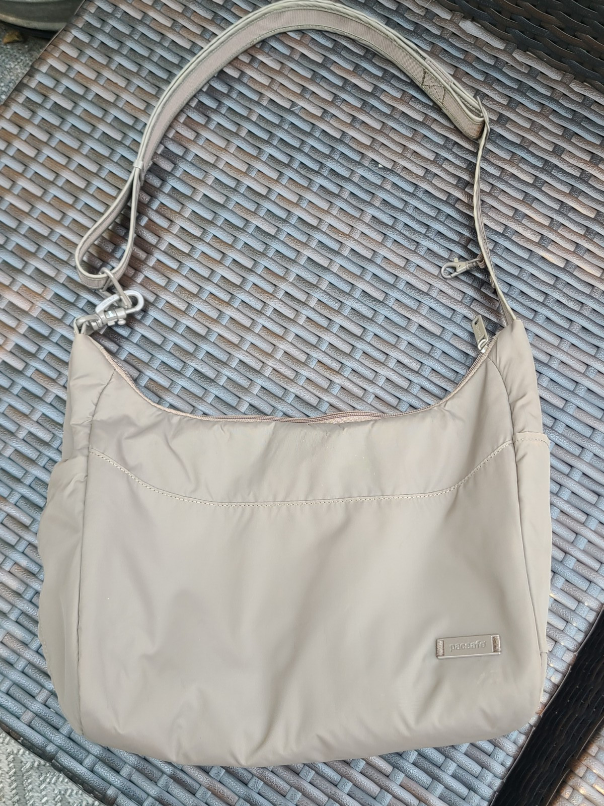 PACSAFE Citysafe 200 GII Anti-Theft RFID Travel Shoulder Bag Purse PB145 KHAKI