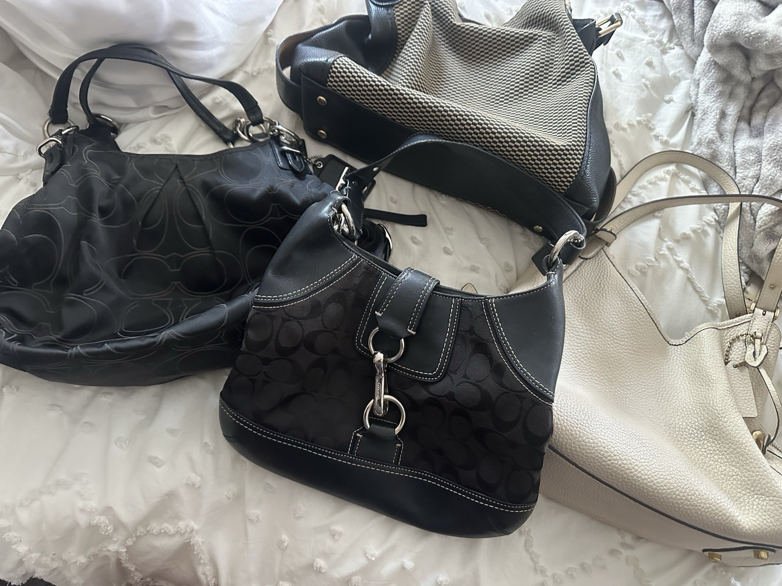 Coach Signature Shoulder Bag Black Zip Closure Silver Hardware Hang Tag