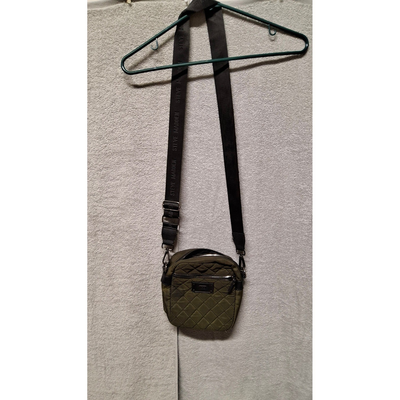 Steve Madden Olive Green Quilted Nylon Crossbody Bag Utility LogoStrap Messenger