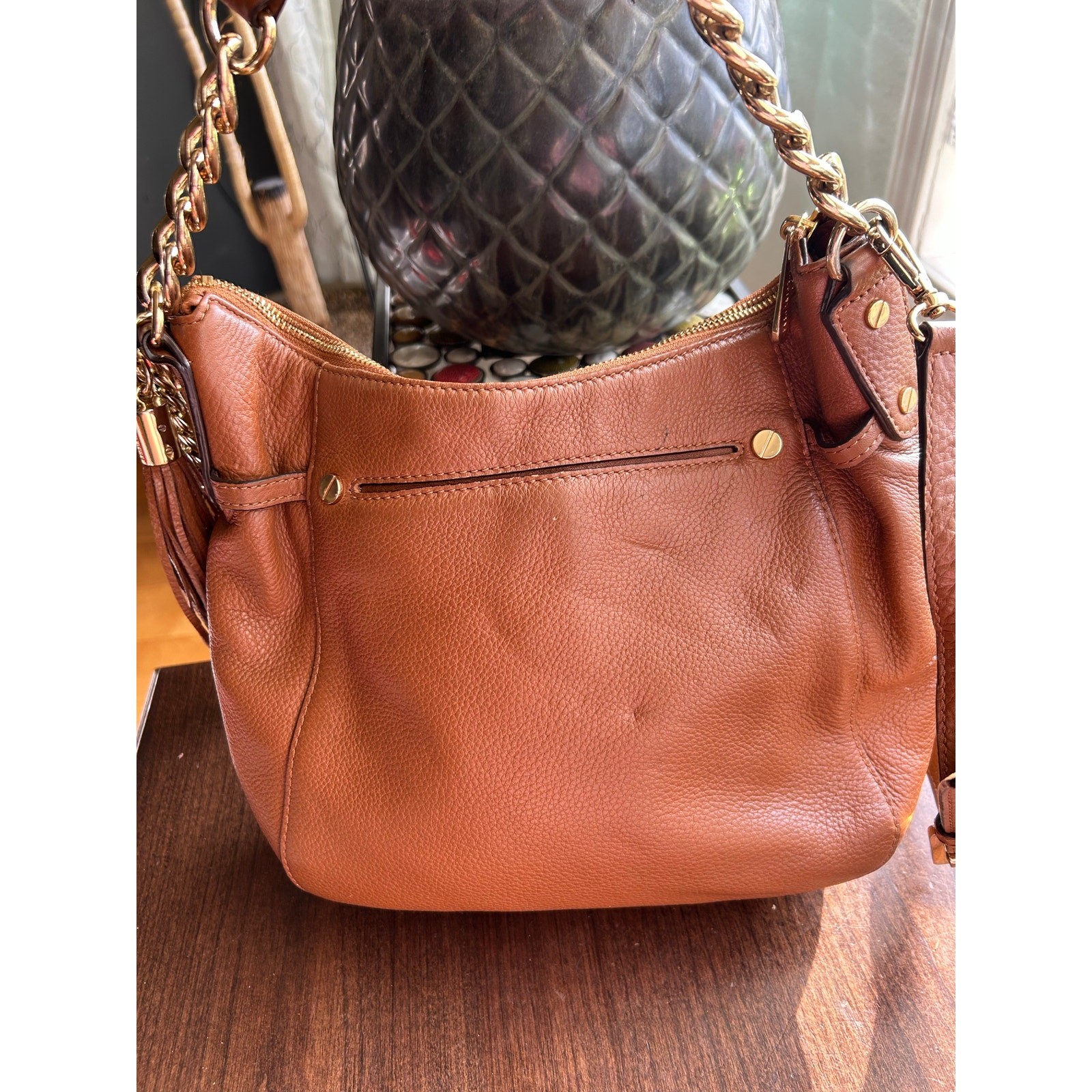 Authentic Michael Kors shoulder handbag Model AV-1405 brown gold