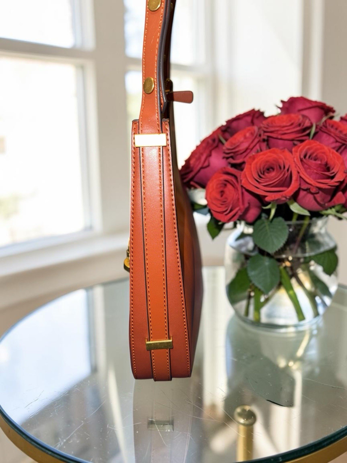 GUESS Brown Solid Shoulder Bag Zip Top Gold Hardware Shoulder Strap