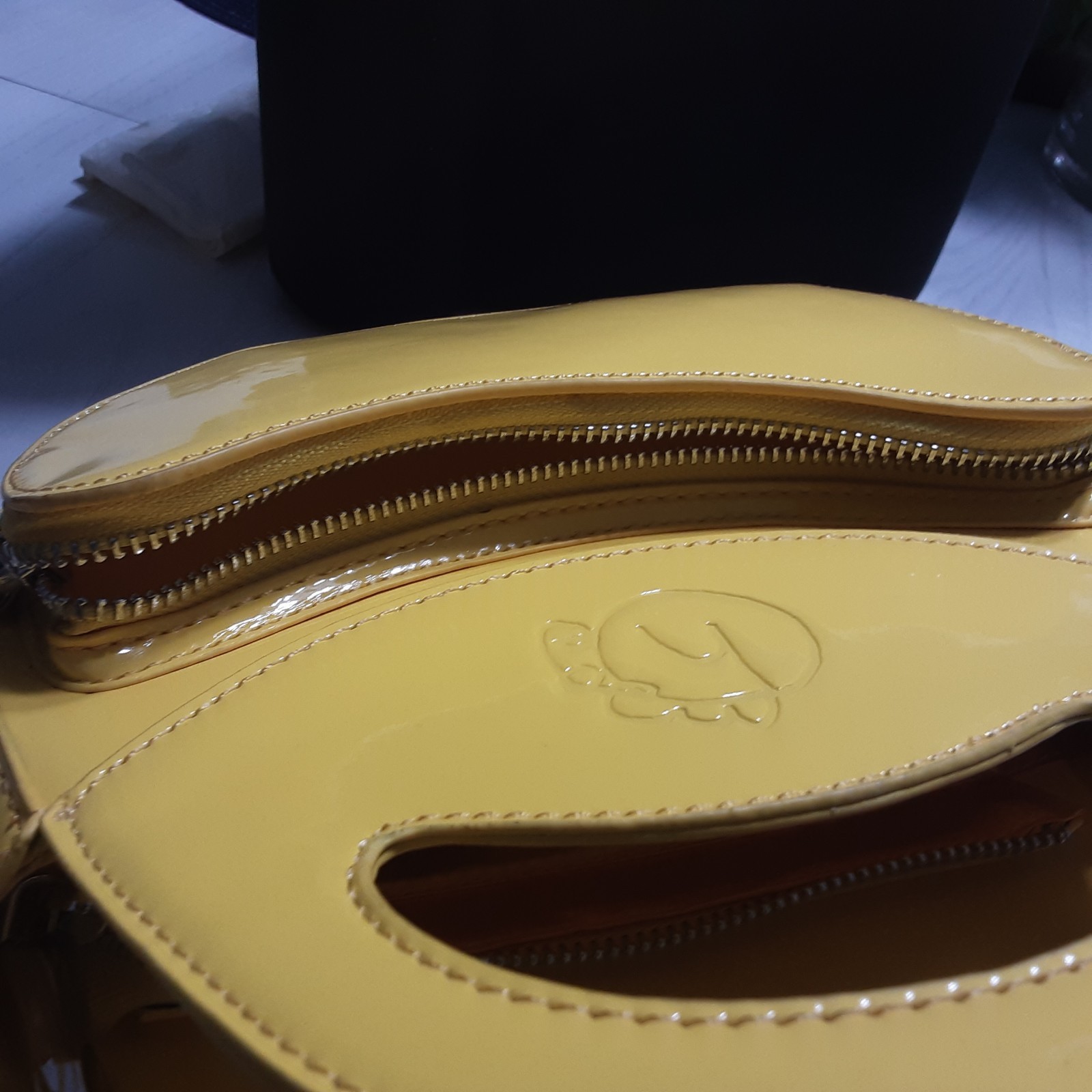 BAG-Over the shoulder yellow small by HOMAGE has zippered closure-adj. Strap