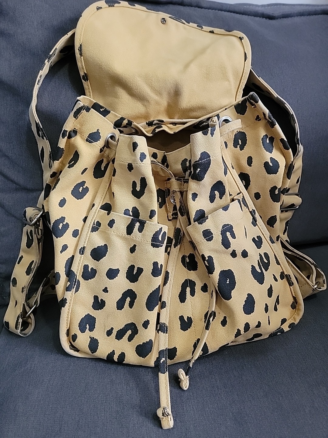 RARE! Baggu Leopard Print Drawstring Canvas Unisex Backpack SEE DESCRIPTION