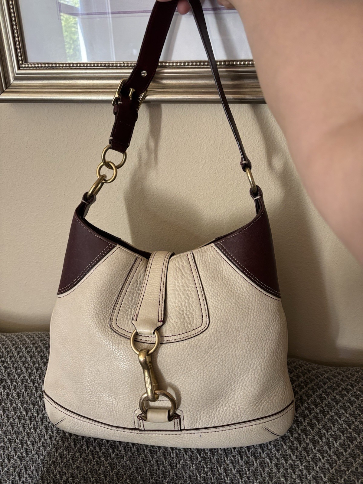 Vintage COACH Soho Ivory & Burgundy Leather Hobo Buckle Flap Shoulder Bag F11842