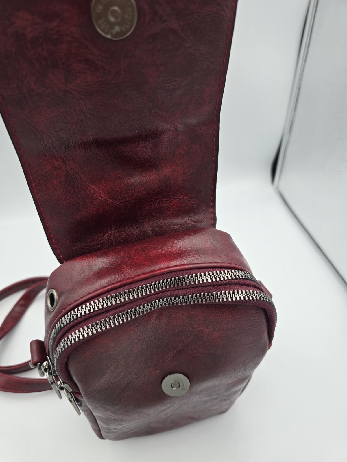 Un- Branded Small Crossbody Cell Phone Purse In Burgandy.