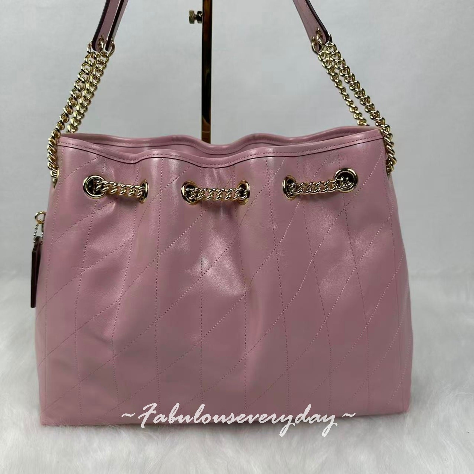 Coach Evelyn Shoulder Bag With Quilting In Leather/Gold/Carnation CDR00 NWT