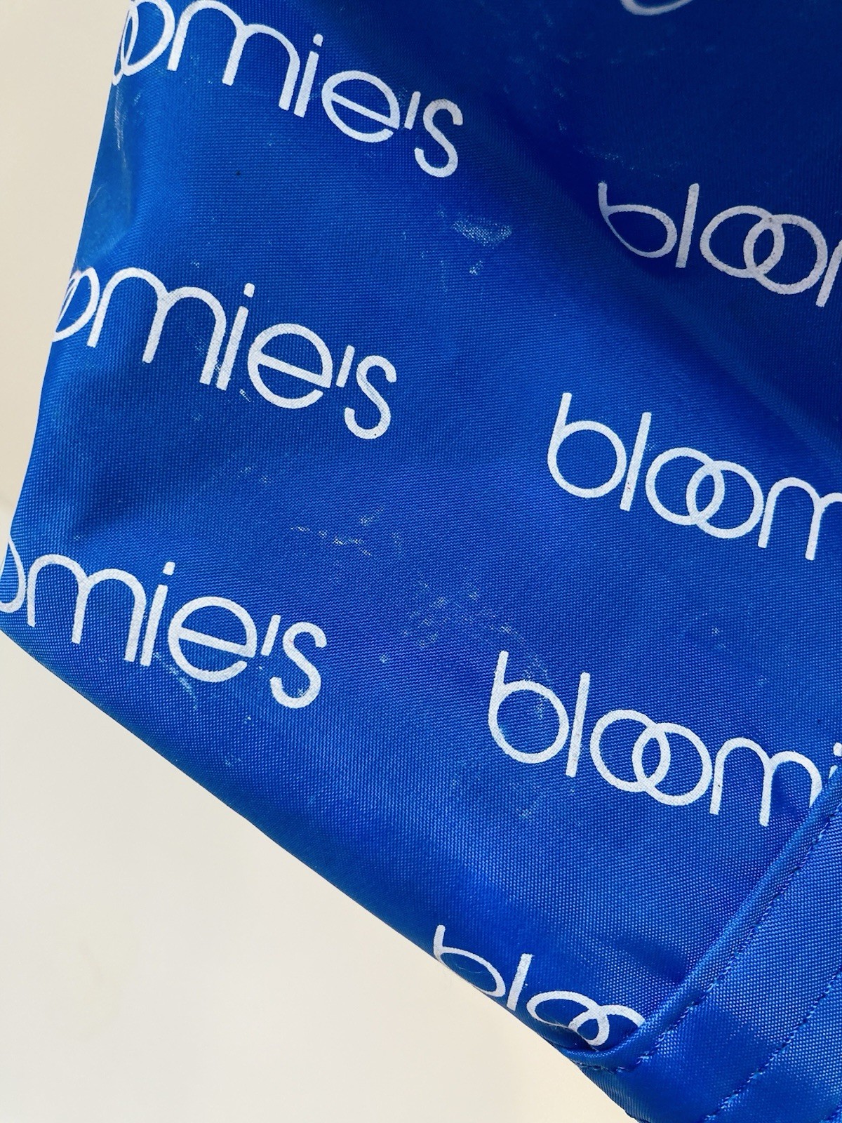 Bloomingdale’s Bloomie’s Blue zipper top Tote Bag Water Resistant Beach Shop
