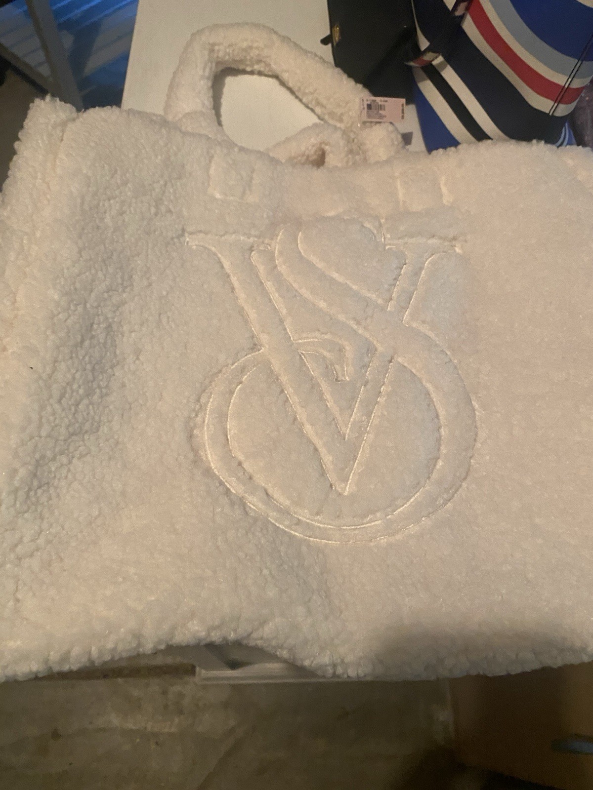 Victoria’s Secret White Logo Tote Bag Zip Detachable Strap Lined Pockets Large
