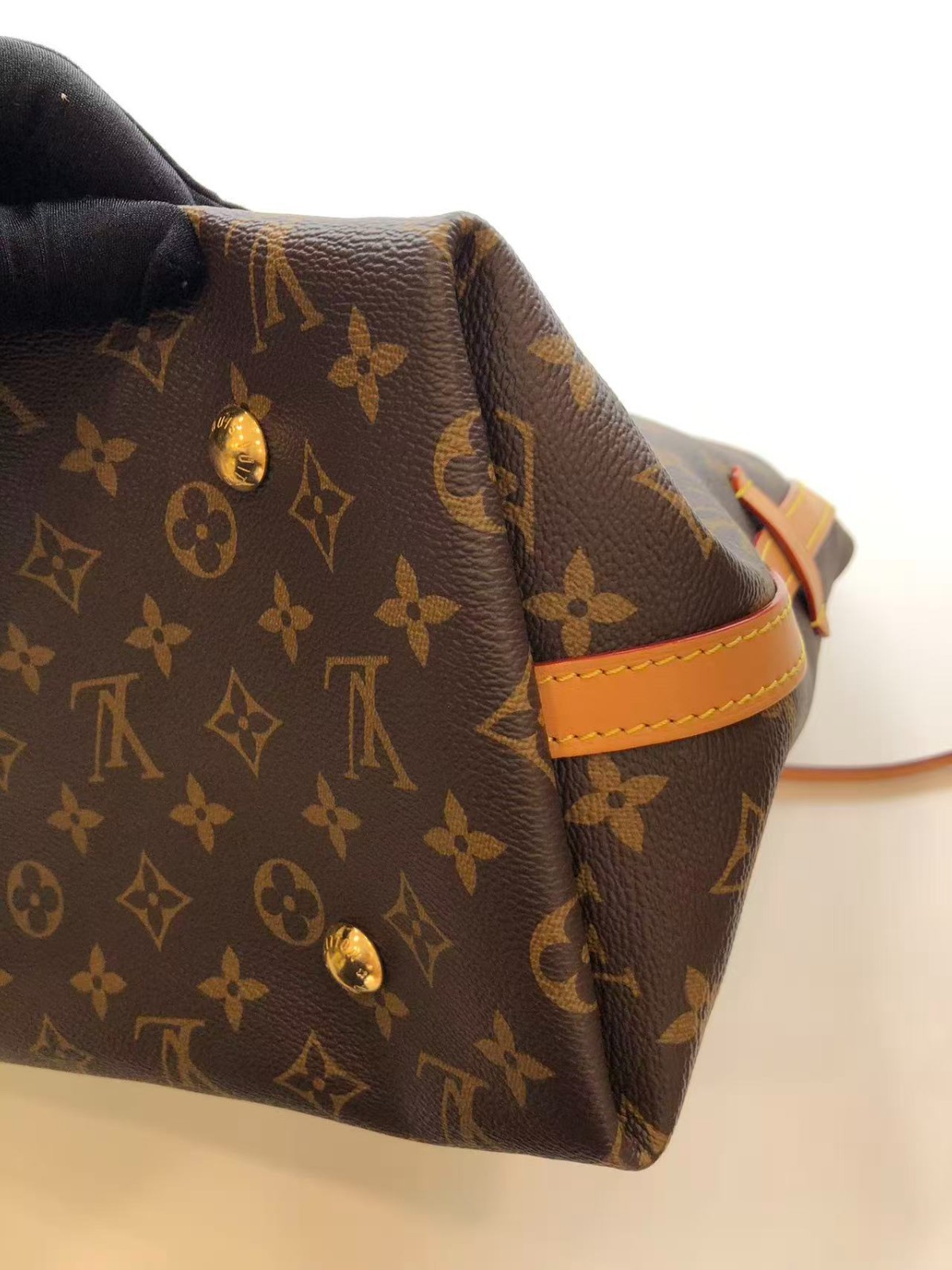 Louis Vuitton Montaigne MM Monogram Canvas Authentic Handbag With Lock