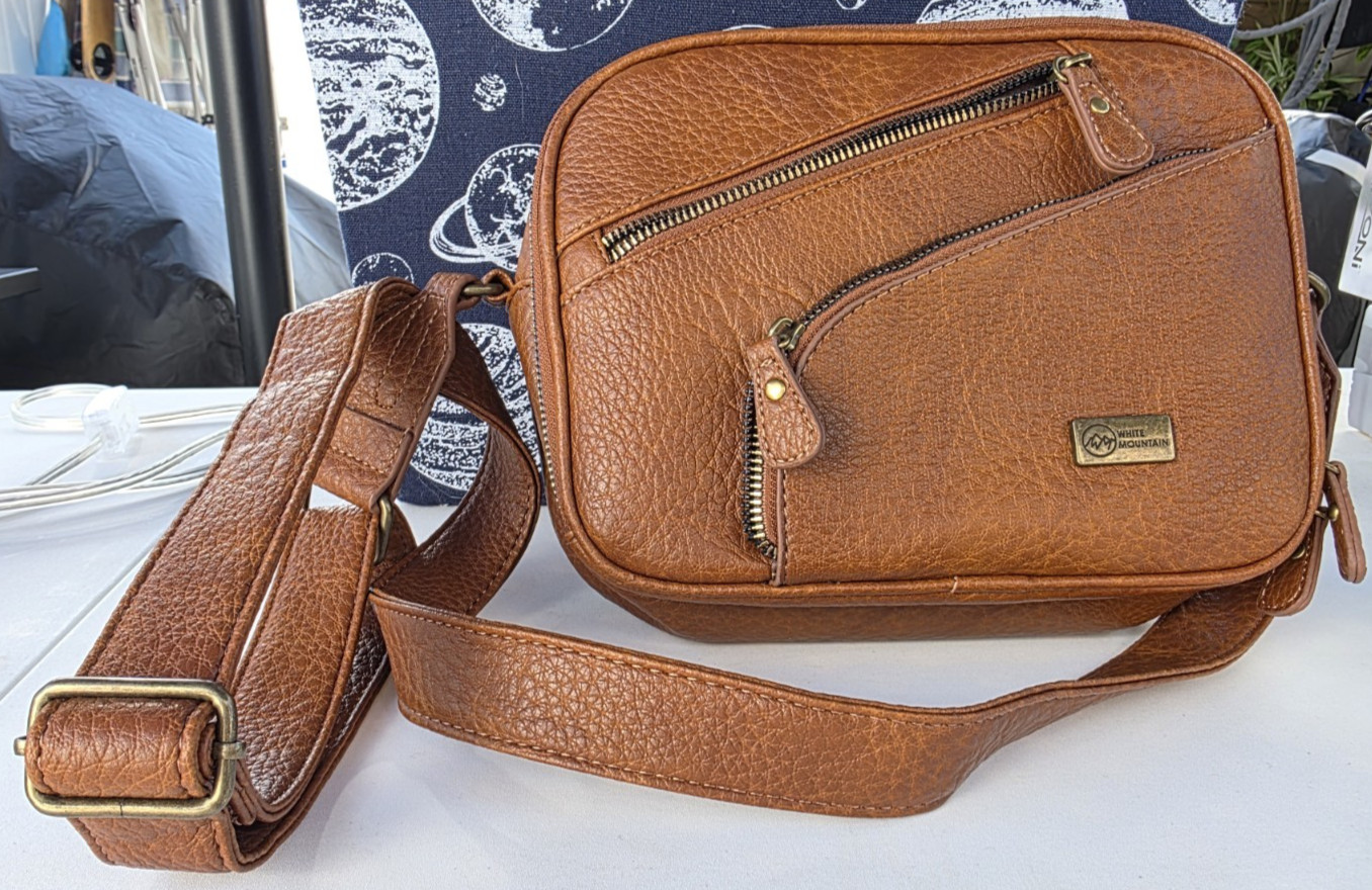 White Mountain Brown Faux Leather Crossbody Purse Lots of Compartments! Cute Bag