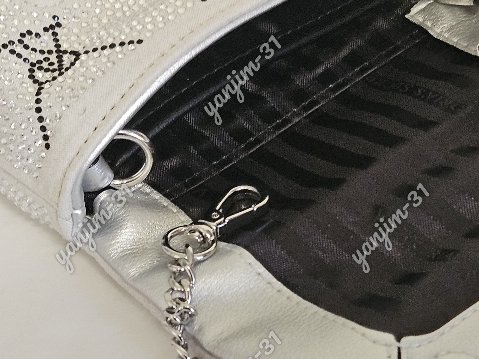 VICTORIA SECRET MICRO CROSSBODY BAG – RHINESTONE – SILVER – NEW ip