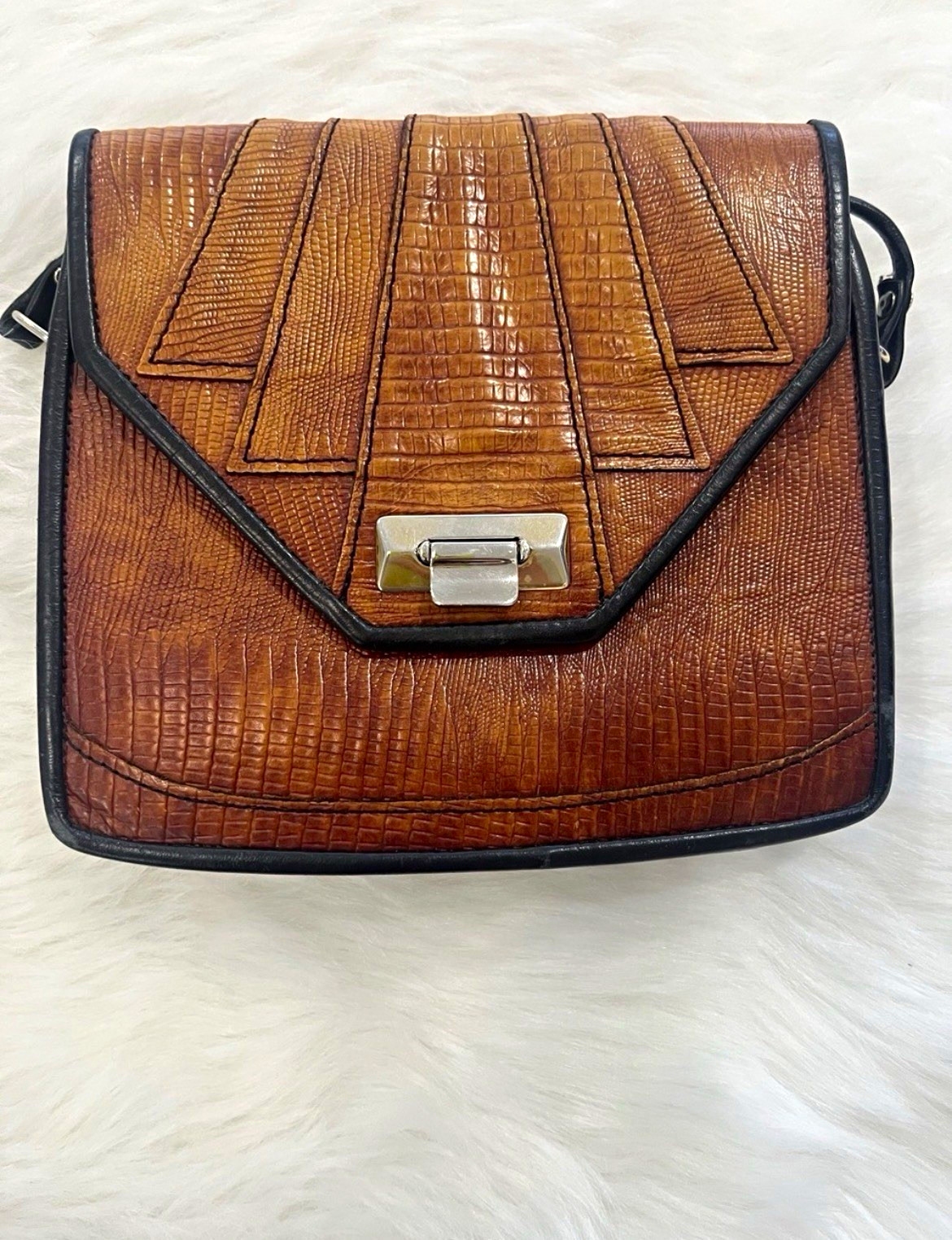 Guy Laroche Small Women’s Crossbody Bag Brown/Black Textured Latch, Pockets