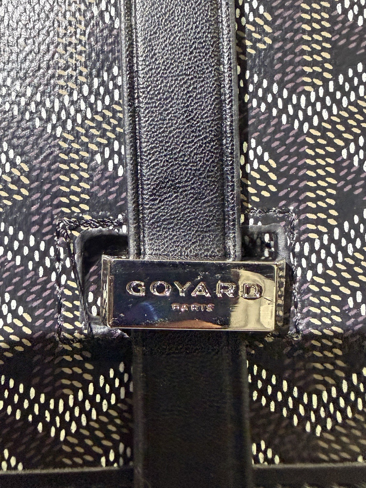 G*y@rd Black White Crossbody Buckle Silver Hardware Strap