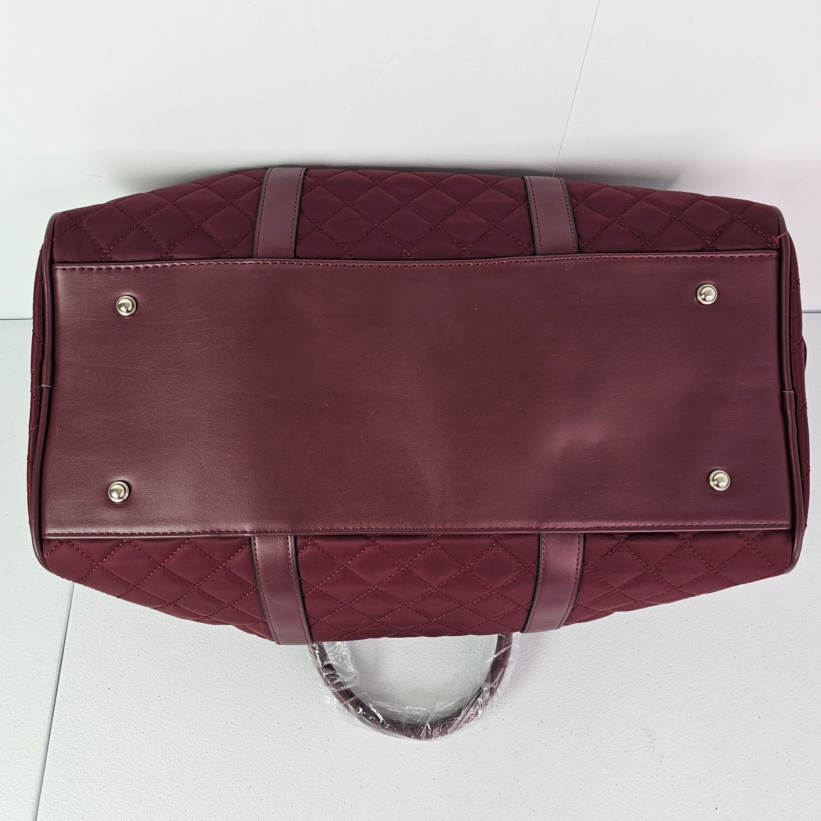 NWT Vanessa Williams Women’s Burgundy Quilted Duffle Bag Strap Zip & Dust Bag