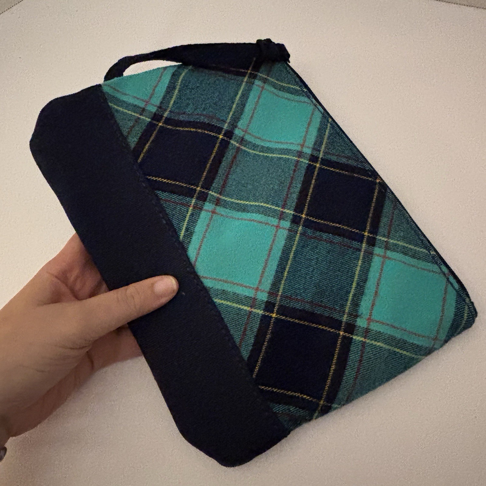 Lands’ End Canvas Flannel Zipper Pouch/Wristlet Blue & Green Plaid 10″x 7.75″