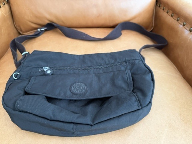 KIPLING “Live Light” Woman’s SYRO Black Shoulder Crossbody super clean