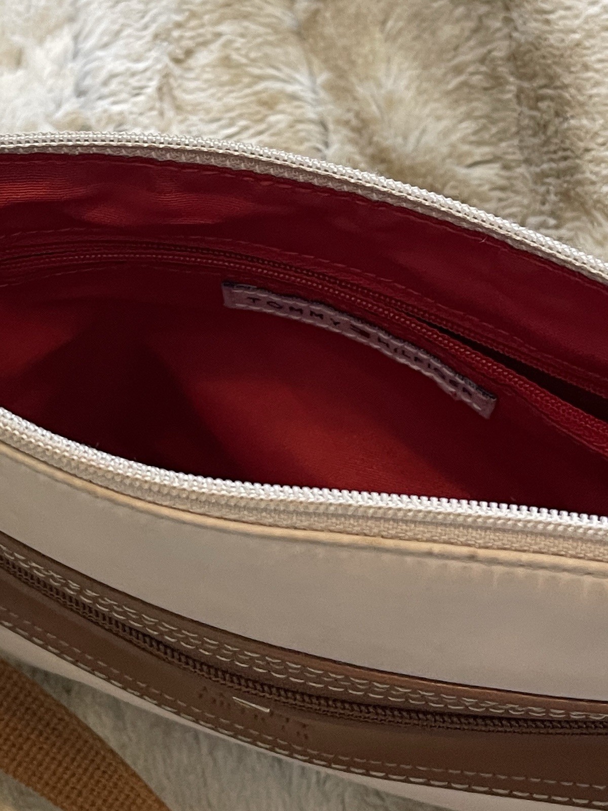Tommy Hilfiger shoulder bag cream and brown color-blocked design, logo emblem