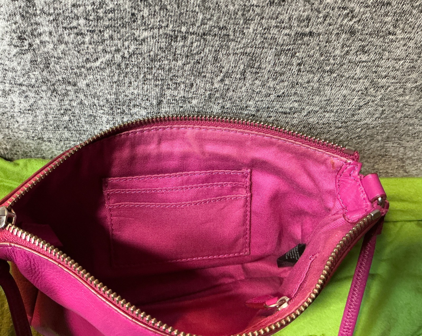 Fossil Riley Fuschia Crossgrain Leather Credit Cards Zip Shoulder Crossbody